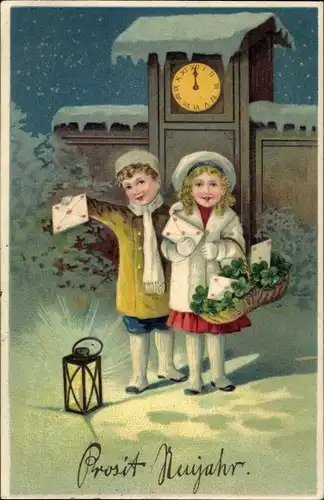 Präge Ak Glückwunsch Neujahr, Mädchen und Junge mit Briefen, Uhr, Glücksklee