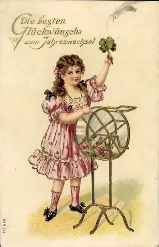 Präge Ak Glückwunsch Neujahr, Mädchen in pinkem Kleid, Glücksklee, Rosen, Hufeisen