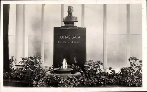 Ak Zlín Gottwaldov in Mähren Region Zlin, Denkmal mit der Büste T. Bata