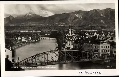 Ak Villach in Kärnten, Draubrücke mit den Karawanken