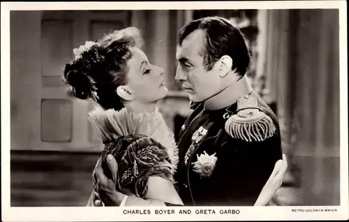 Ak Schauspieler Charles Boyer und Greta Garbo, Filmszene