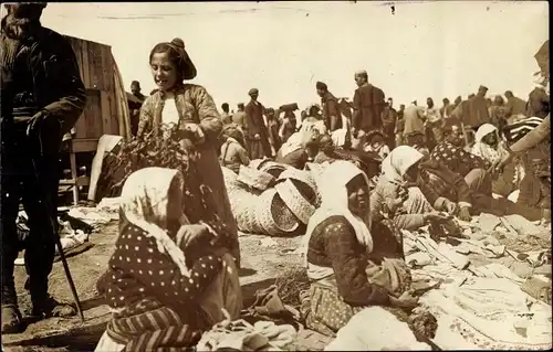 Foto Ak Serbien, Szene auf einem Marktplatz 1916, I WK