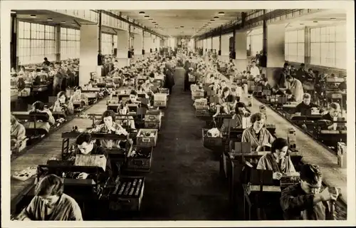 Ak Fabricage Radio Apparaten, NV Philips Gloeilampenfabrieken, Arbeiter, Radiofabrik