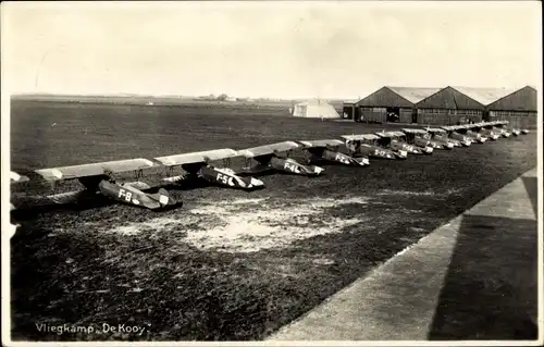 Ak Den Helder Nordholland Niederlande, Vliegkamp De Kooy, niederländische Militärflugzeuge