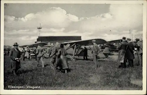 Ak Vlissingen Zeeland Niederlande, Partie auf dem Flughafen, Sportflugzeuge