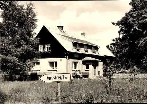 Ak Johanngeorgenstadt im Erzgebirge Sachsen, Gaststätte Sauschwemme, Wegweiser Auersberg