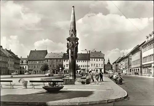 Ak Rochlitz an der Mulde, Platz der Befreiung mit Wrba Brunnen