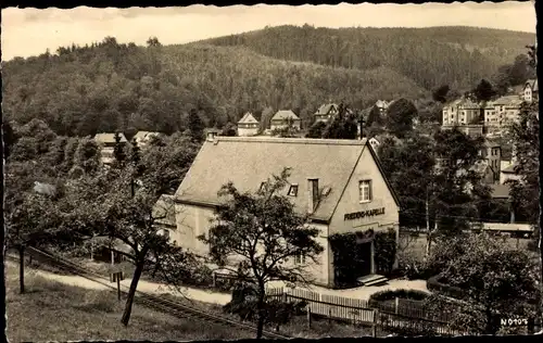 Ak Schmiedeberg Dippoldiswalde im Osterzgebirge, Teilansicht mit Friedenskapelle