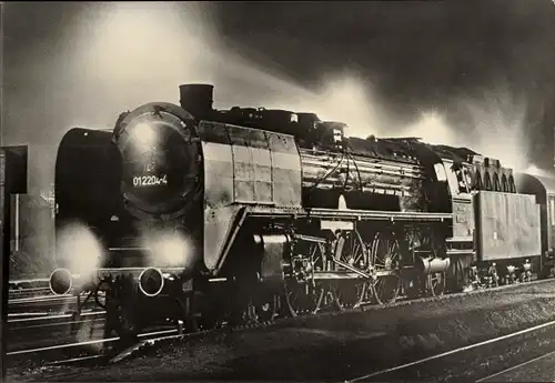 Ak Deutsche Eisenbahn, Tender 01 204 mit E 807 in Weida, Dampflokomotive