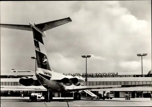 Ak Zentralflughafen Berlin Schönefeld, Flugzeug Iljuschin IL 62 Interflug, neue Passagierabfertigung