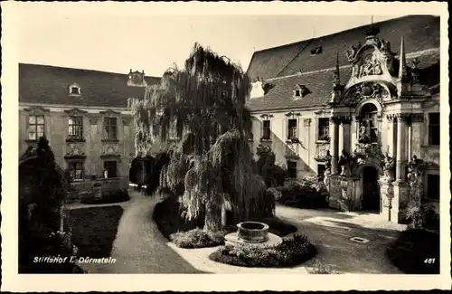 Ak Dürnstein an der Donau Wachau Niederösterreich, Stiftshof