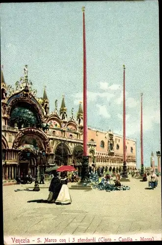 Ak Venezia Venedig Veneto, S. Marco con i 3 stendardi