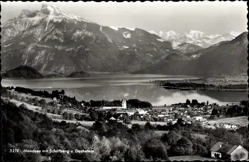 Ak Mondsee Oberösterreich, Totalansicht mit Schafberg und Dachstein