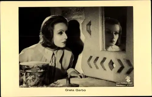 Ak Schauspielerin Greta Garbo, Filmszene, Spiegel