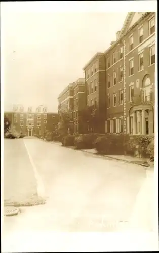 Foto Ak Cambridge Massachusetts USA, Harvard University, Radcliffe Dormitory Quadrangle