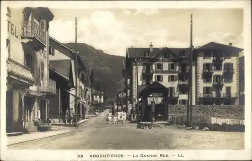 Ak Argentieres Seine et Marne, La Grande Rue, Hotel