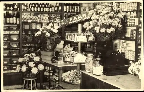 Foto Ak Niederlande, Reklame, Faam Pepermunt, Registrierkasse, Innenansicht von einem Geschäft
