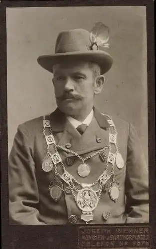 CdV Schützenkönig, Portrait mit Ordenskette