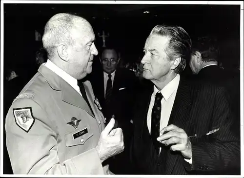 Foto Französ. Außenminister Roland Dumas, Divisionsgeneral Francois Cann, Hotel Steigenberger Berlin