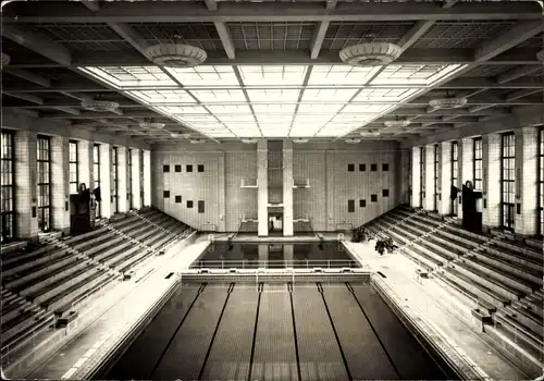 Ak Hansestadt Rostock, Schwimmhalle Neptun, Sprungturm, Innenansicht