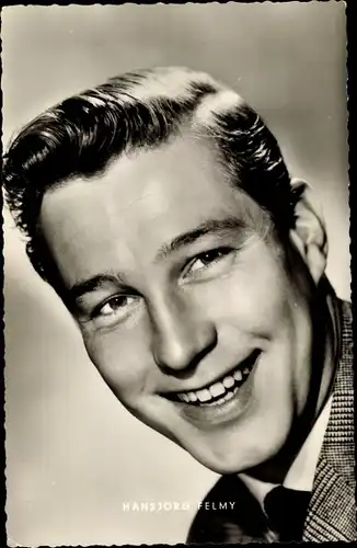 Ak Schauspieler Hansjörg Felmy, Portrait, Haie und kleine Fische