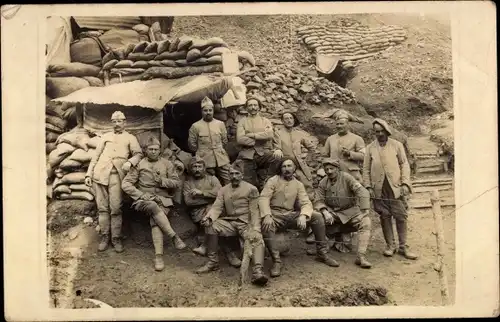 Foto Ak Armée Francaise, französische Soldaten in Uniform, Unterstand, 1. WK