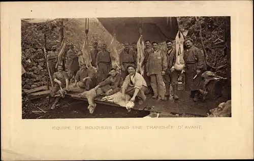 Ak Equipe de Bouchers dans une Tranchée d'Avant, Fleischer, geschlachtete Tiere