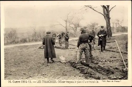 Ak Les Tranchées, Officier tracant le plan d'une tranchée, französ. Soldaten, Schützengraben, I. WK