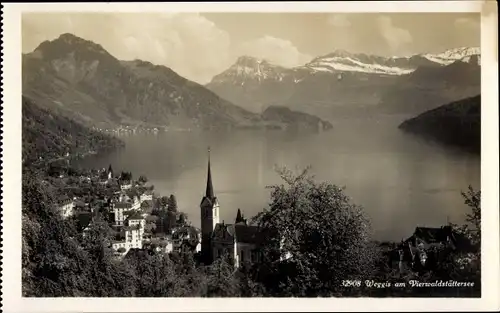 Ak Weggis Kt. Luzern Schweiz, Talblick auf den Ort, Kirche, Vierwaldstättersee, Alpen