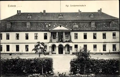 Ak Einbeck in Niedersachsen, Kgl. Gendarmerieschule, Straßenansicht