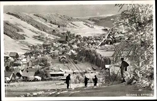 Ak Geising Altenberg Erzgebirge, Panorama, Kirche, Winter, Skifahrer