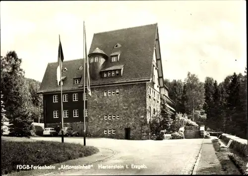 Ak Hartenstein im Erzgebirge Sachsen, FDGB-Ferienheim Aktionseinheit, Außenansicht, Fahnen