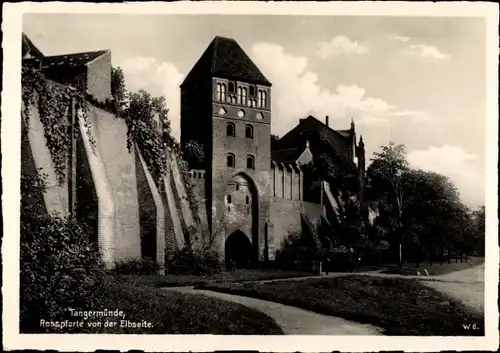 Ak Tangermünde an der Elbe, Rosspforte von der Elbseite