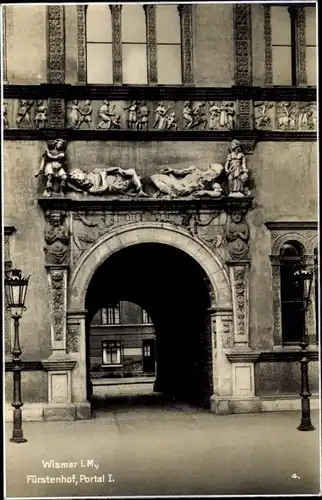 Ak Wismar in Mecklenburg, Fürstenhof, Portal I.