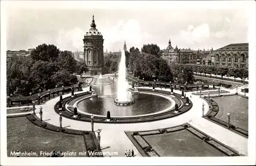 Ak Mannheim in Baden, Friedrichsplatz mit Wasserturm, Fontäne