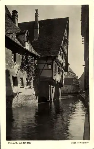 Ak Ulm an der Donau, Partie an der Blau, das schiefe Haus