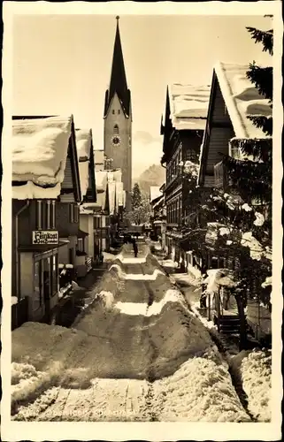 Ak Oberstdorf im Oberallgäu, Kirchstraße mit Hotel Löwen, Winter