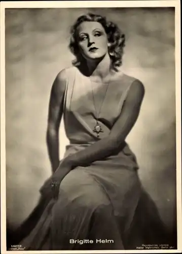 Ak Schauspielerin Brigitte Helm, Portrait, Kleid