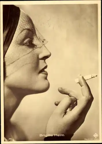 Ak Schauspielerin Brigitte Helm, Profilansicht, Zigarette