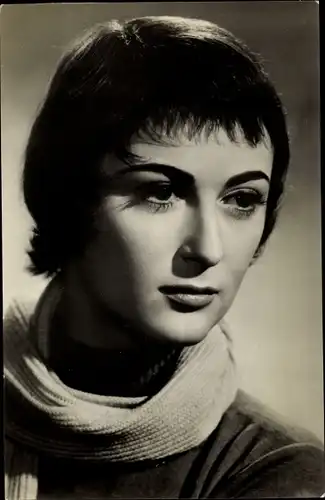 Ak Schauspielerin Zsuzsa Gordon, Budapester Frühling, Portrait, Schal