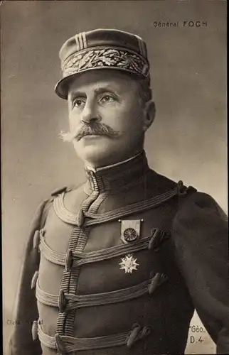 Ak Général Ferdinand Foch, Portrait in Uniform, Orden