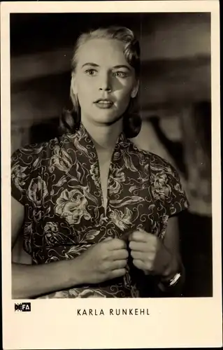 Ak Schauspielerin Karla Runkehl, Oben geblieben ist noch keiner