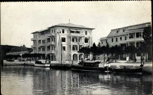 Foto Ak Opatija Abbazia Kroatien, Partie am Wasser, Boote, Hotel