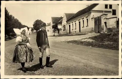 Ak České Region Südböhmen, Ceske narodni kroje, Kroj pizensky, Paar in Volkstracht