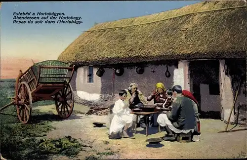 Ak Hortobágy Ungarn, Abendessen auf der Hortobagy, Ungarische Tracht, Familie am Tisch, Bauernhaus