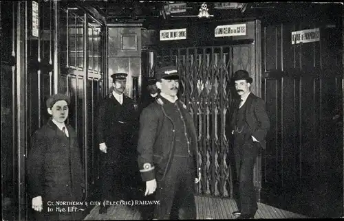 Ak London, Great Northern & City Electric Railway, In the Lift