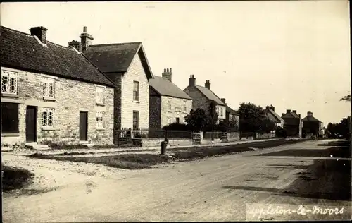 Foto Ak Appleton le Moors Yorkshire England, Straßenpartie