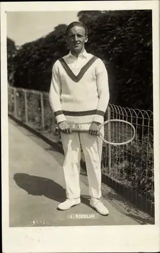 Foto Ak Tennisspieler Jan Koželuh, Standportrait