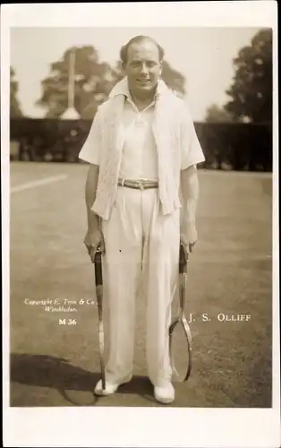 Foto Ak Tennisspieler J. S. Olliff, Standportrait