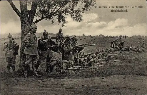 Ak Deutsche Infanterie eine feindliche Patrouille abschießend, I WK